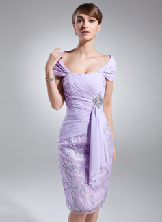 Linjeform Off-the-Shoulder Knelengde Chiffon Charmuse Kjole til brudens mor med Frynse blonder Beading (008006150)